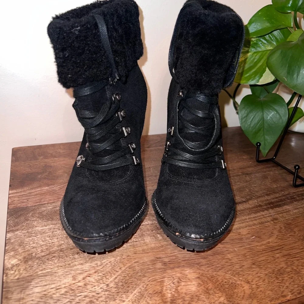Via Spiga Leya Black Suede Leather Lace Up Heeled Ankle Boots Fur Cuff‎ Size 7.5